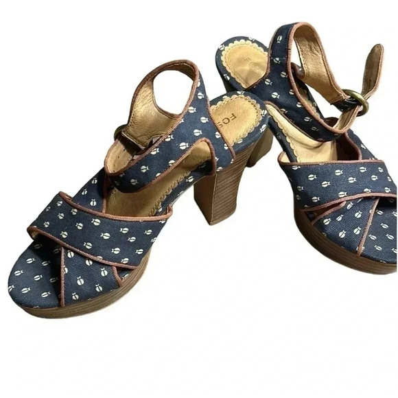 Fossil blue with ivory lady bugs , open toe,canvas heel , strappy, block heel 4” - Picture 2 of 13